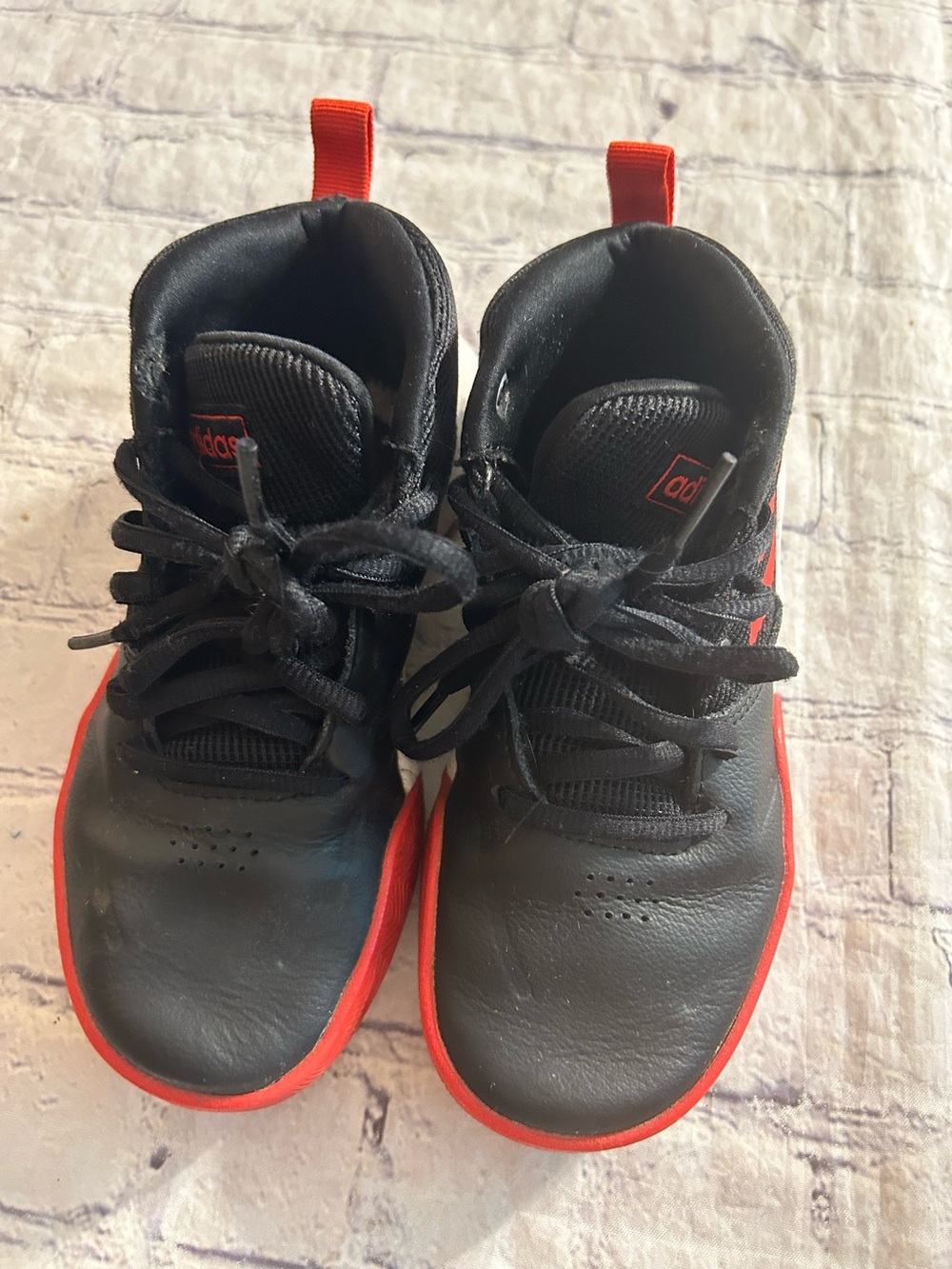 ADIDAS OWN THE GAME EF0309 BOYS BASKETBALL SHOES BLACK & RED LACE UP SIZE 13